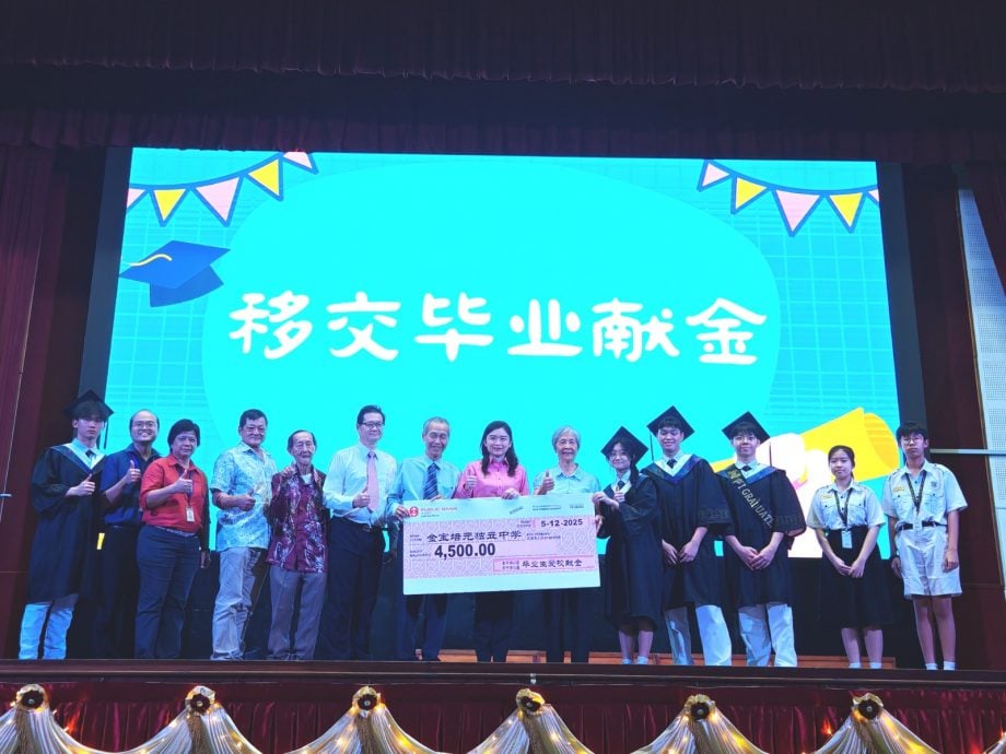 培元独中毕业典礼 见证初高中生迈新里程