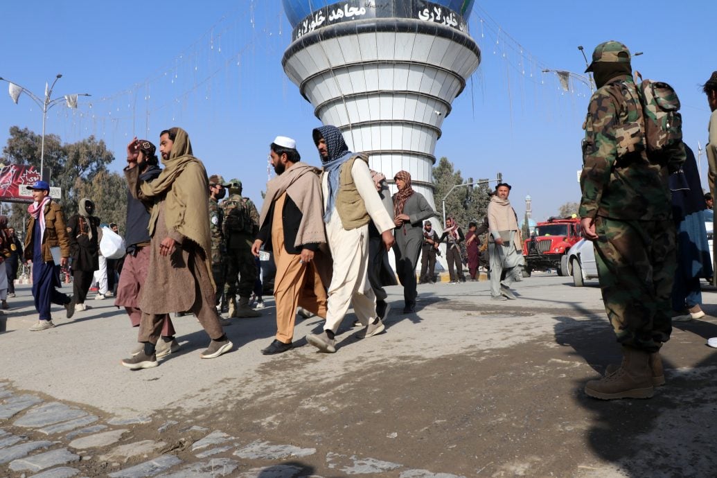 塔利班在体育馆公开处决谋杀犯 促民众去观刑