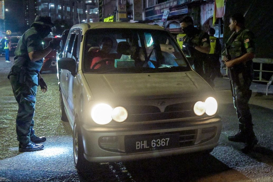 士拉央峇鲁外劳聚集非法摆摊 雪大臣亲临突击捕843人