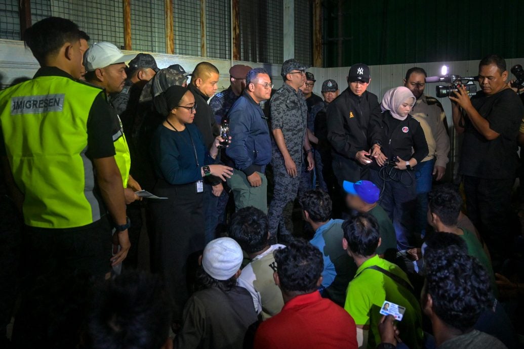 士拉央峇鲁外劳聚集非法摆摊 雪大臣亲临突击捕843人