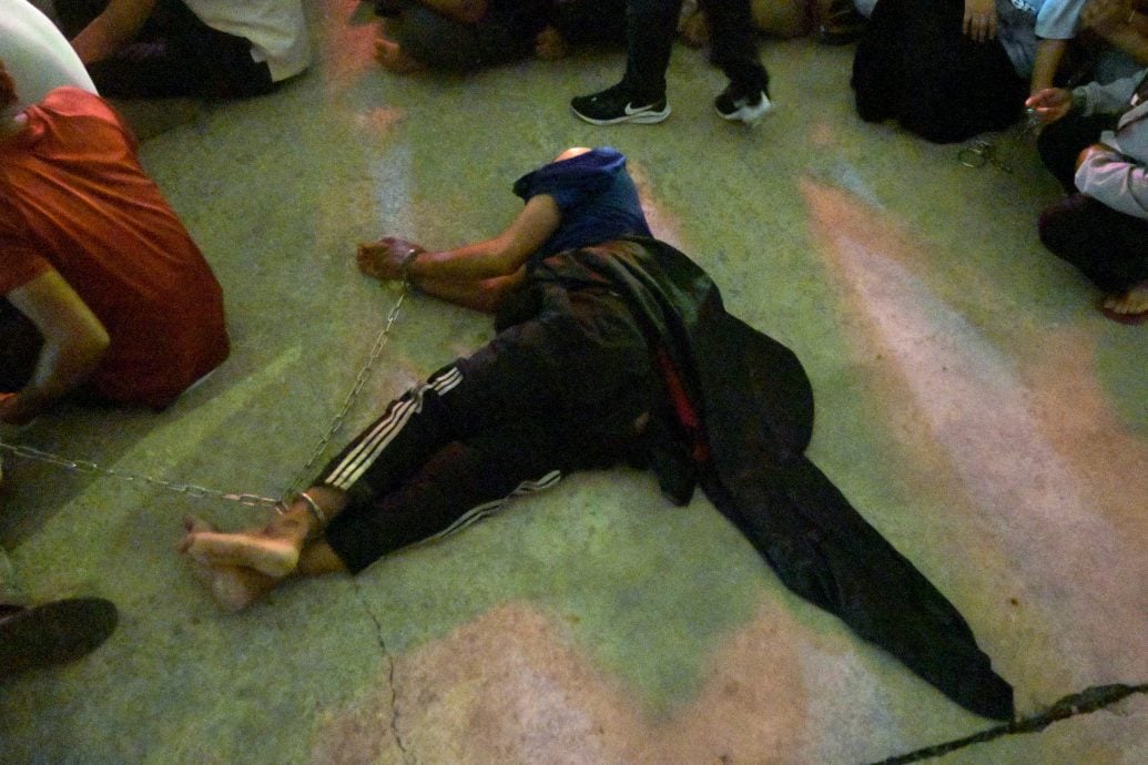 士拉央峇鲁外劳聚集非法摆摊 雪大臣亲临突击捕843人