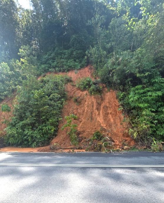 大都会/乌冷武吉柏拉斯路斜坡发生土崩,封路