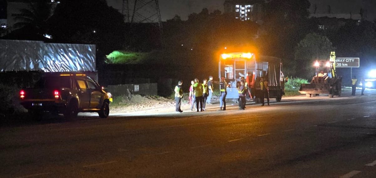 大都会/乌冷武吉柏拉斯路斜坡发生土崩,封路