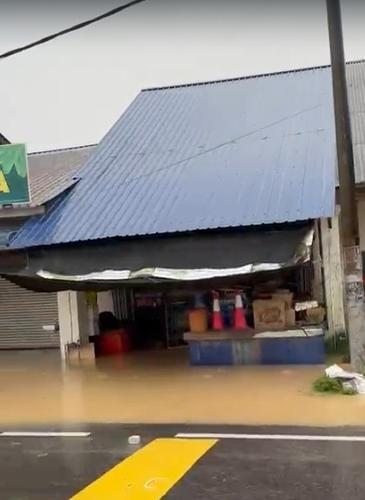 大都会/呀吃14英里店屋淹水