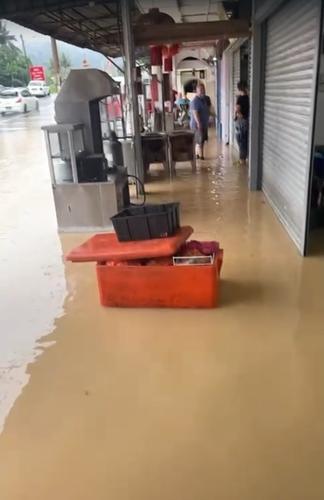大都会/呀吃14英里店屋淹水