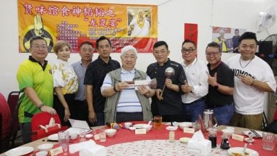 香港食神梁文韬“封锅收山”  珍藏厨具赠大马名厨 