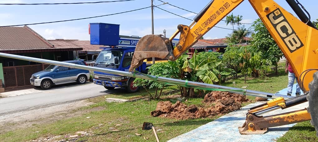 大都会/(主文)黄智荣:巴生10公园安太阳能街灯