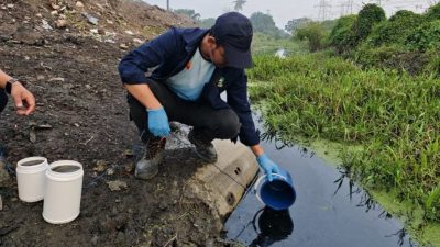 源头来自旧土埋场   垃圾液染黑沙登河