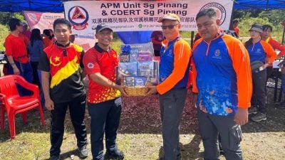 参与皇城登山步步行 180人学救援应对技巧