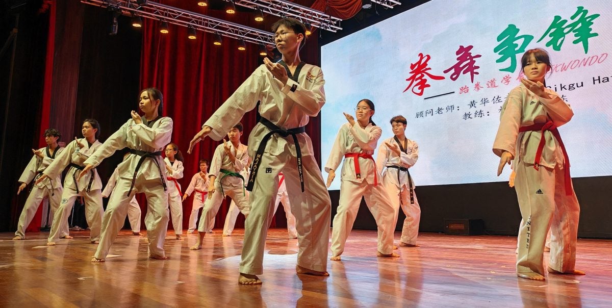 大都会：巴生中华独立中学《艺蕴青春，梦绽中华》文娱晚会暨联课团体表扬典礼