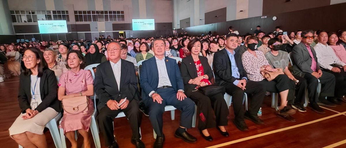 大都会：巴生中华独立中学《艺蕴青春，梦绽中华》文娱晚会暨联课团体表扬典礼