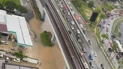 大雨下不停 吉隆坡多区闪电水灾