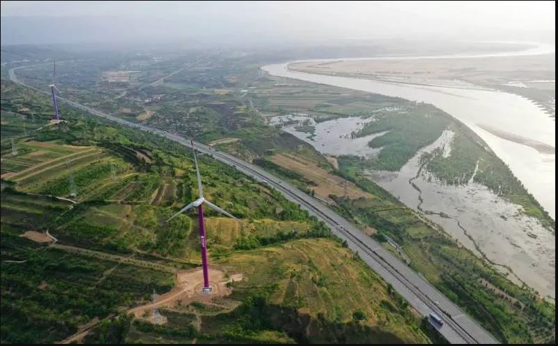 大雾路面结冰 新疆连霍高速公路车祸9死7伤