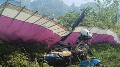 太平轻型飞机坠毁 机师乘客骨折