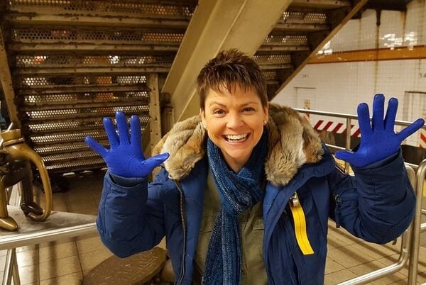 好莱坞著名绿叶温妮戴维斯 过马路被车撞不治身亡