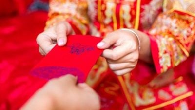 “你包太少” 女子婚宴红包遭新人嫌弃