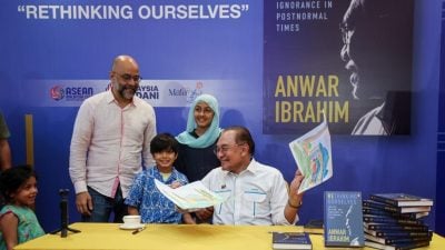 安华新书卖89.95 版权全捐弱势学生