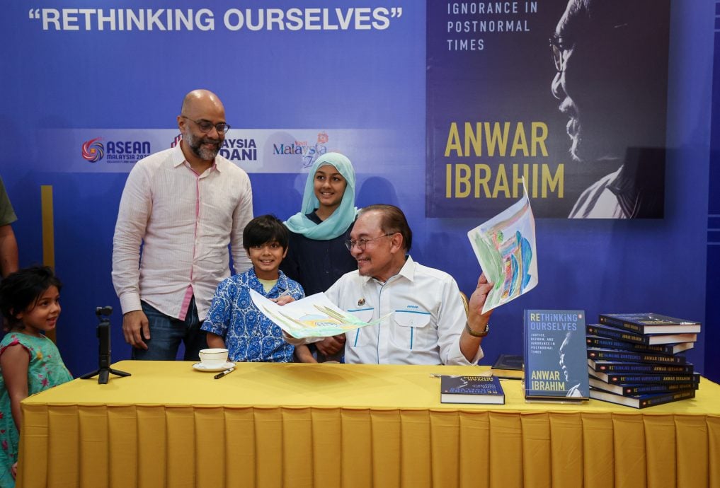 安华新书卖89.95 版权全捐弱势学生