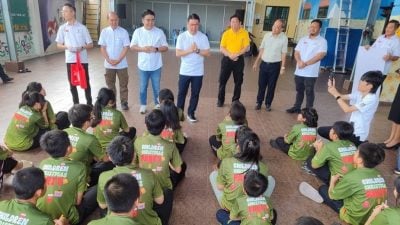 安顺火箭圣诞送暖 Jaz孩子共获5.6万助学金