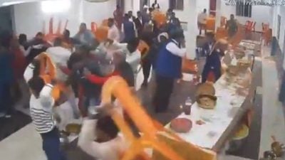 宾客互掷椅盘闹“甜点风波” 婚宴告吹新娘拒嫁提告！