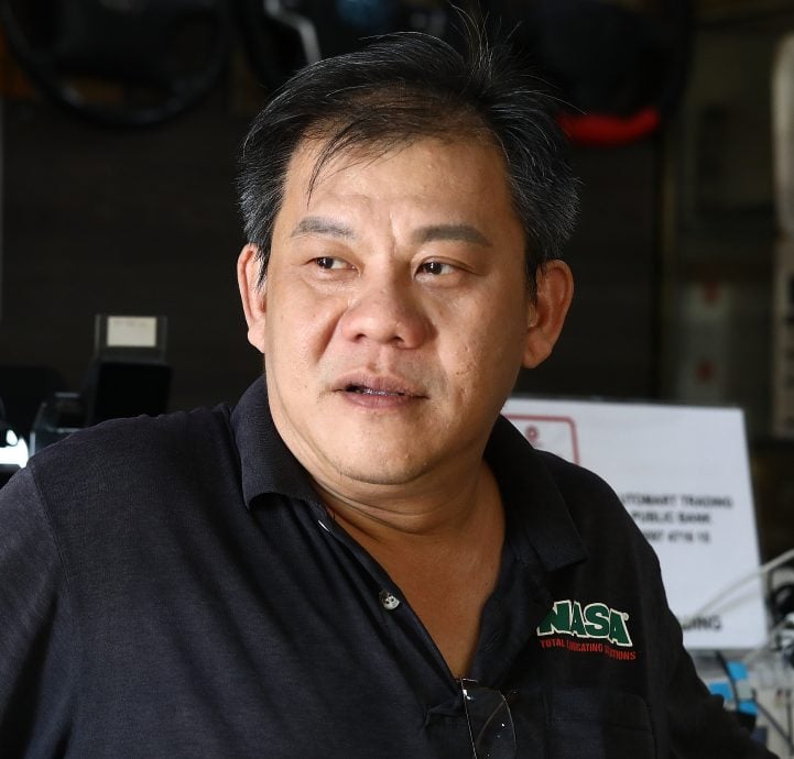 封面-大都会/一次性100令吉SARA援助金 民众认为不够 希望政府明年加码 黎正兴则建议推广到食肆中心、路边饮食摊和结合慈悯促销活动推动消费   