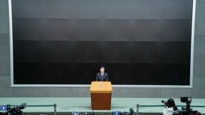 李家超记者会 大黑屏悼火灾罹难者