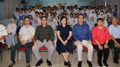 崇华华中启动 传递快乐学习新理念