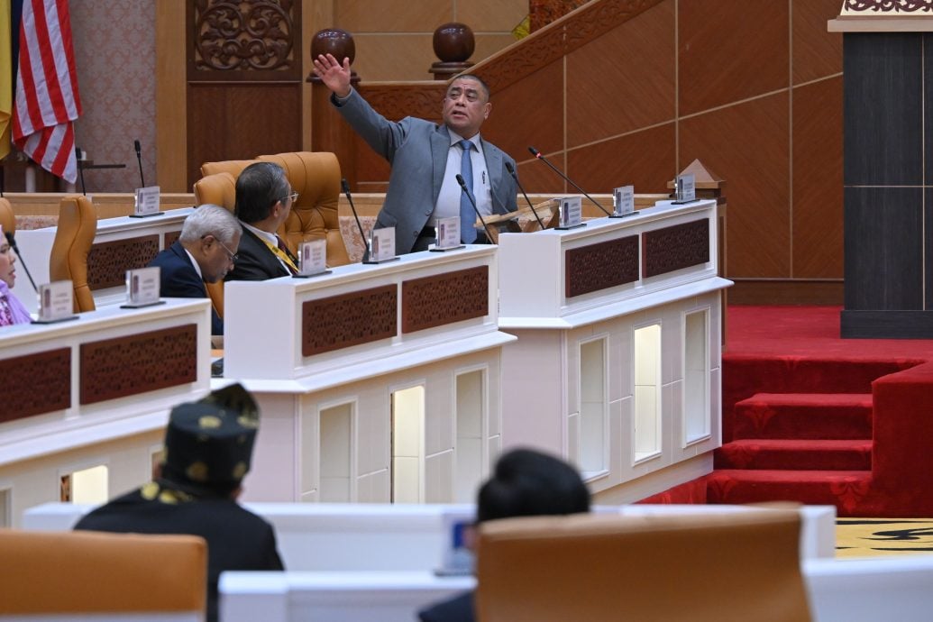 州议会|对议会厅上不实指控 沙拉尼炮轰反击