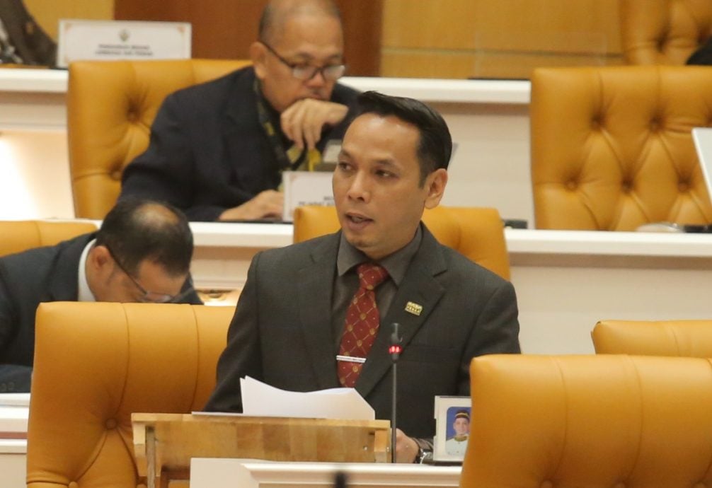 州议会|阿兹兰:积极扩展人工智能应用 提高服务与生产力