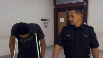 出售抢来的金手镯 男子被判坐牢24个月