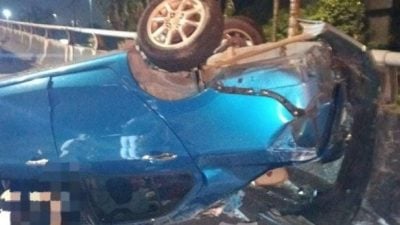 地不佬汽车天桥凌晨发生车祸 1死1伤