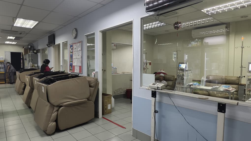 已签发 柔：封面：善心美事：设2中心提供可负担医疗，新山狮子会助肾病病患子女完成学业