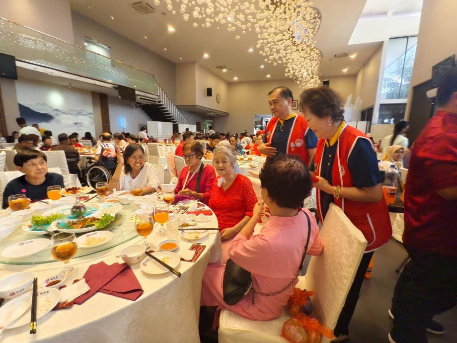 已签发 柔：封面：善心美事：设2中心提供可负担医疗，新山狮子会助肾病病患子女完成学业