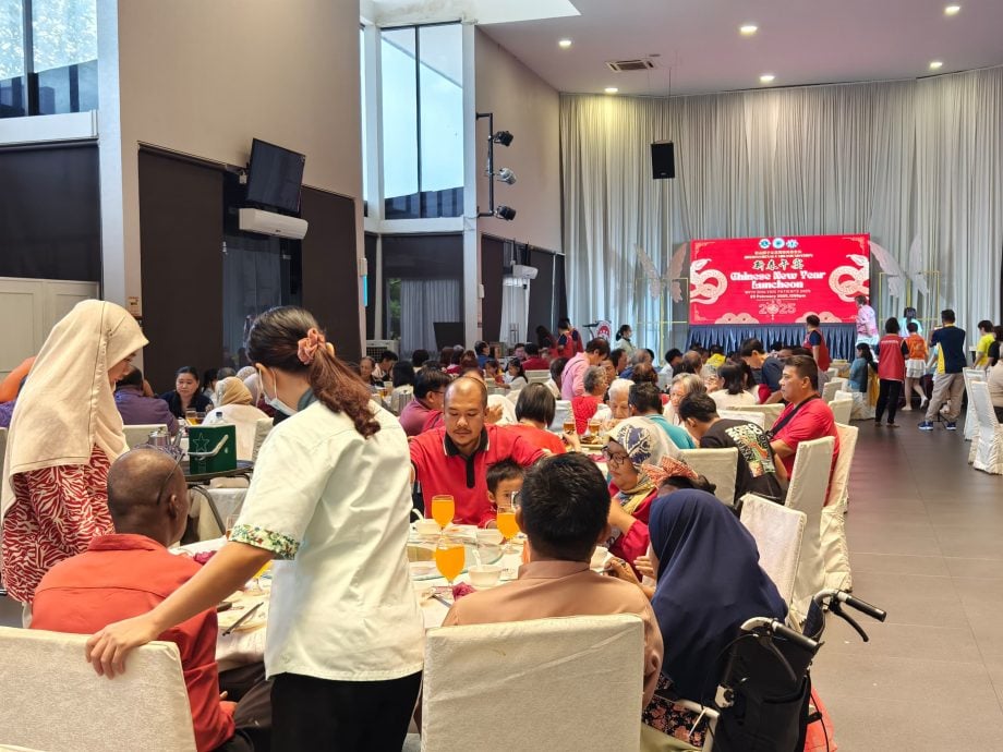 已签发 柔：封面：善心美事：设2中心提供可负担医疗，新山狮子会助肾病病患子女完成学业