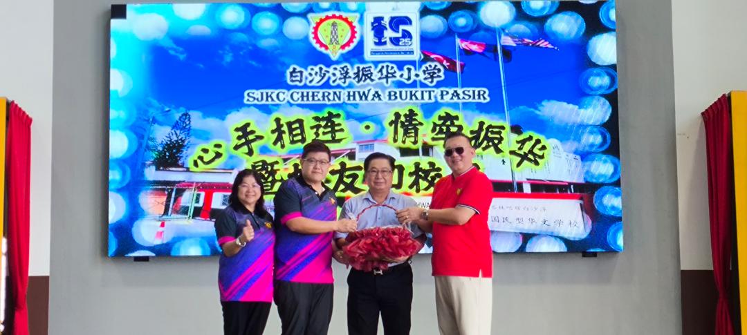 已签发 柔：峇振华学校义卖会，筹获近20万基金