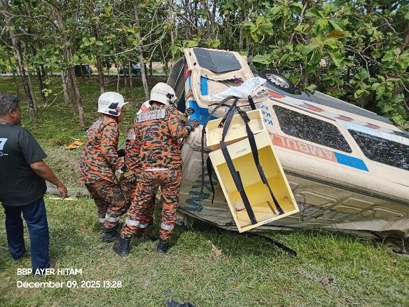 已签发 柔:救护车南北大道冲出车道 司机当场死 3人伤