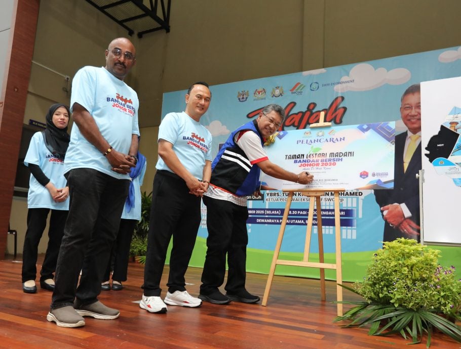 已签发 柔：版三头：明年起执行社区服务法令 宠物粪便留公共场所，主人也被罚