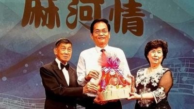 “声韵流淌麻河情”交流会  11合唱团同台献艺