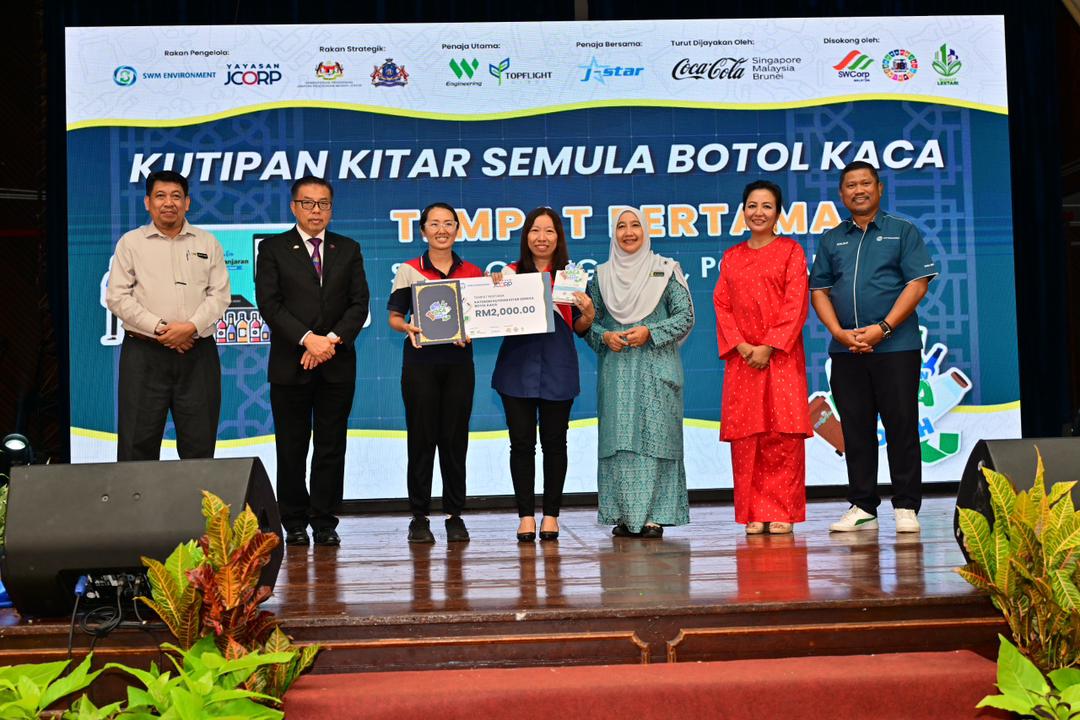 **已签发**柔：“玻璃瓶回收挑战赛”落幕  柔60小学共收集逾10万公斤玻璃瓶