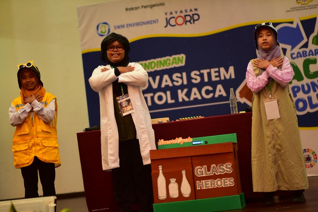 **已签发**柔：“玻璃瓶回收挑战赛”落幕  柔60小学共收集逾10万公斤玻璃瓶