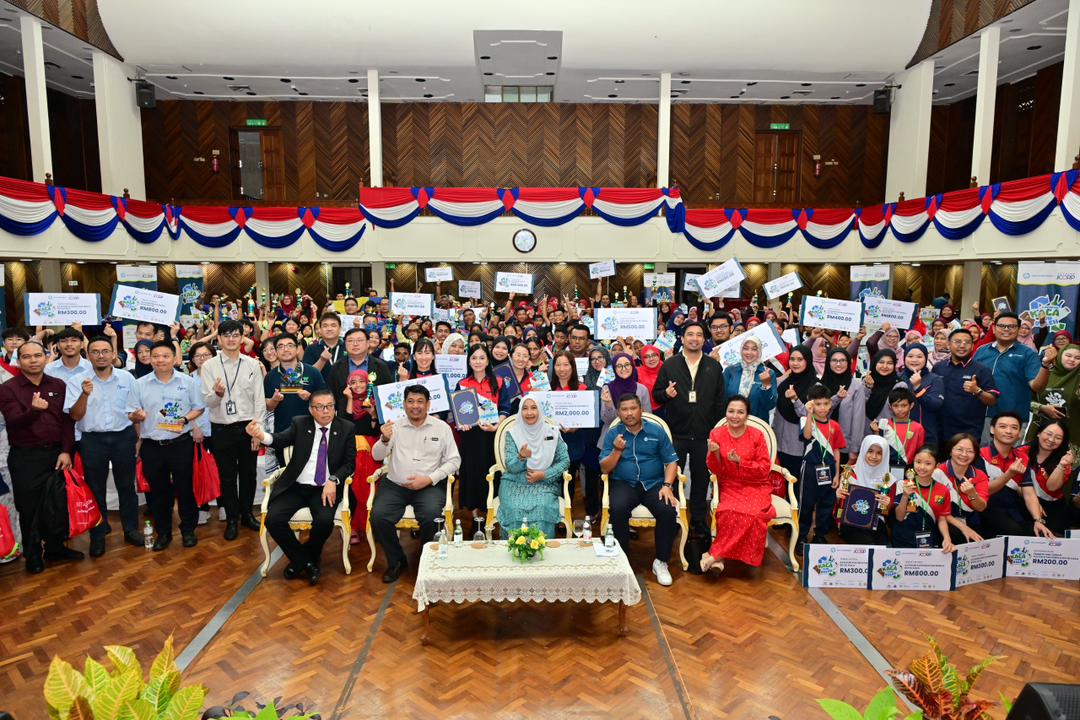 **已签发**柔：“玻璃瓶回收挑战赛”落幕  柔60小学共收集逾10万公斤玻璃瓶