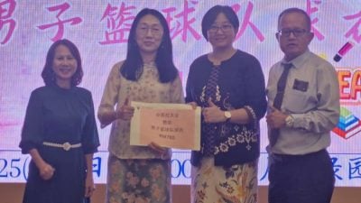 銮中英华小谢师宴   邱志鸿鼓励学生勇敢追梦