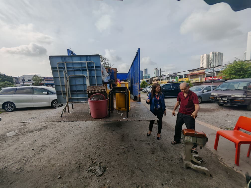 **已签发**柔：封面：碧如路熟食中心翻修完工  小贩今搬回本周六开摊