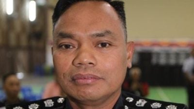 2摩托车擦撞  17岁华男骑士亡