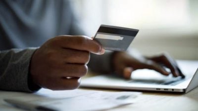 “预售”限量版宝可梦卡诈财  狮城青年涉逾百起骗案将被控