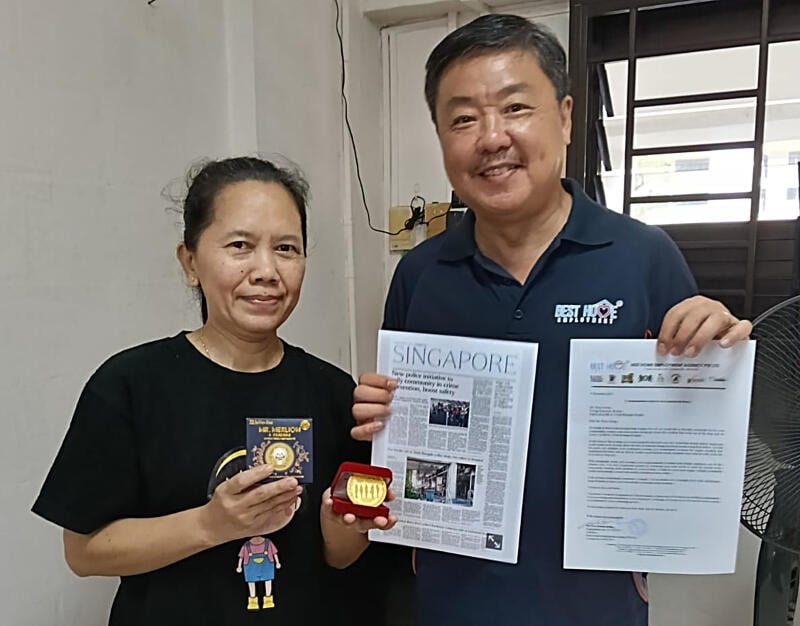 *已签发*柔:狮城二三事:楼下失火受困住家 女佣‘扔鞋”救轮椅老夫妇脱险