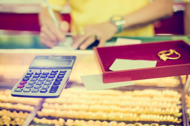 *已签发*柔:狮城二三事:涉偷室友近2万首饰 男子辩称“女友遗物”