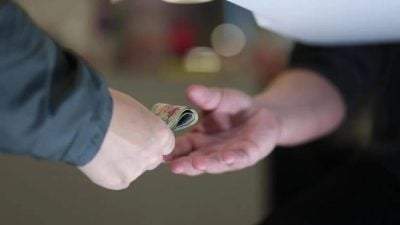 涉非法放贷活动 76人助狮城警方调查