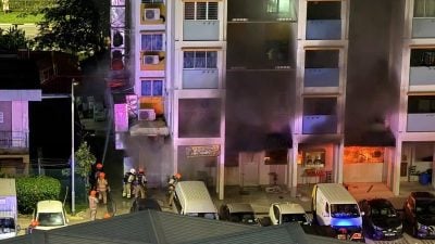 视频 | 狮城咖啡店起火  1人送院多个档口受损