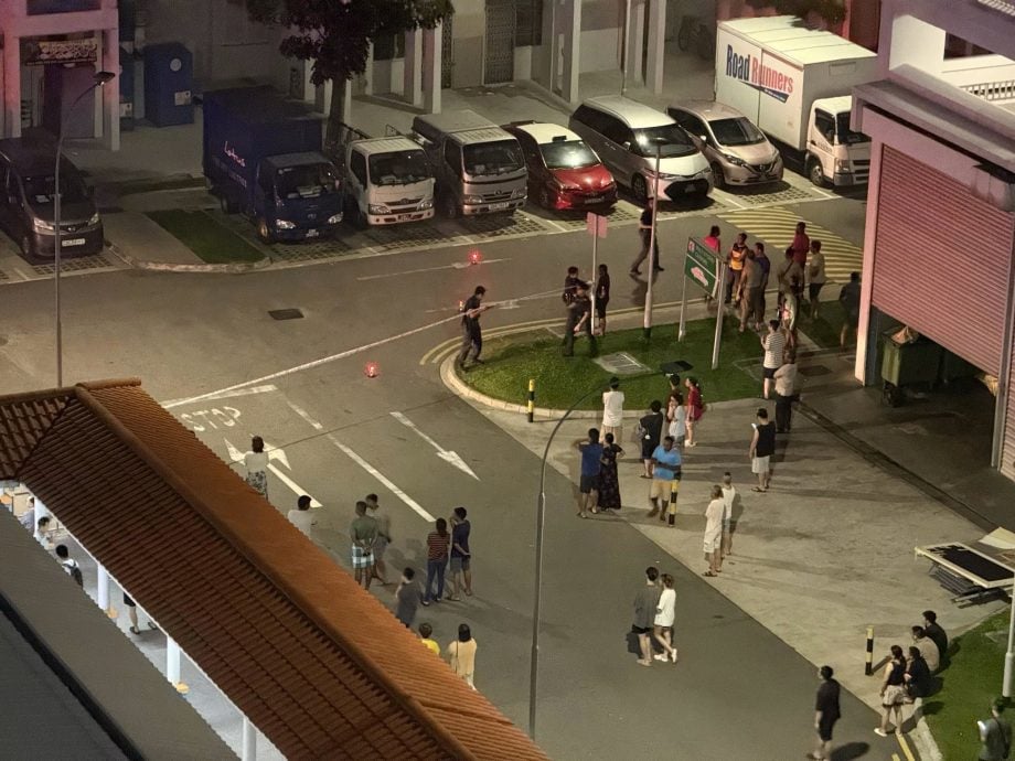 *已签发*柔：狮城二三事：狮城咖啡店起火  1人送院多个档口受损